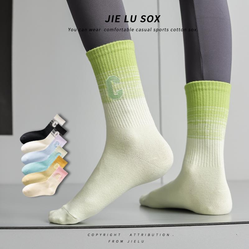 中筒袜渐变运动C字母潮袜