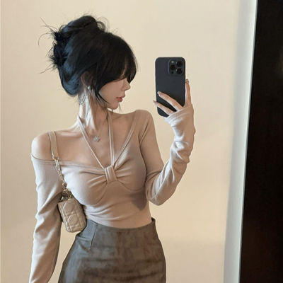 纯欲性感低胸挂脖一字肩上衣女