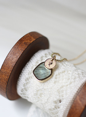 灰色贝壳不规则几何贝壳钱币金币人像项链锁骨链 钛钢镀14K金保色