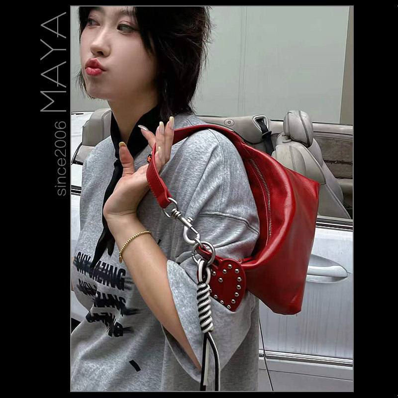 玛雅新款真皮牛皮流行红色心形挂件慵懒简约hobo小包腋下包斜挎包