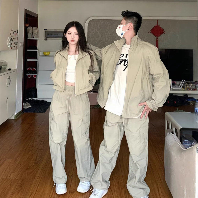 轻奢情侣装2026春季新款高级感爬山冲锋衣套装男女工装一整套外套