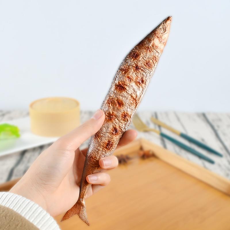 仿真秋刀鱼道具摆件现货假鱼食玩趣味短视频仿真咸鱼模型