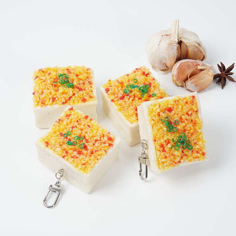仿真食物蒜蓉豆腐块钥匙扣创意白豆腐小吃背包挂件超市进店小礼品