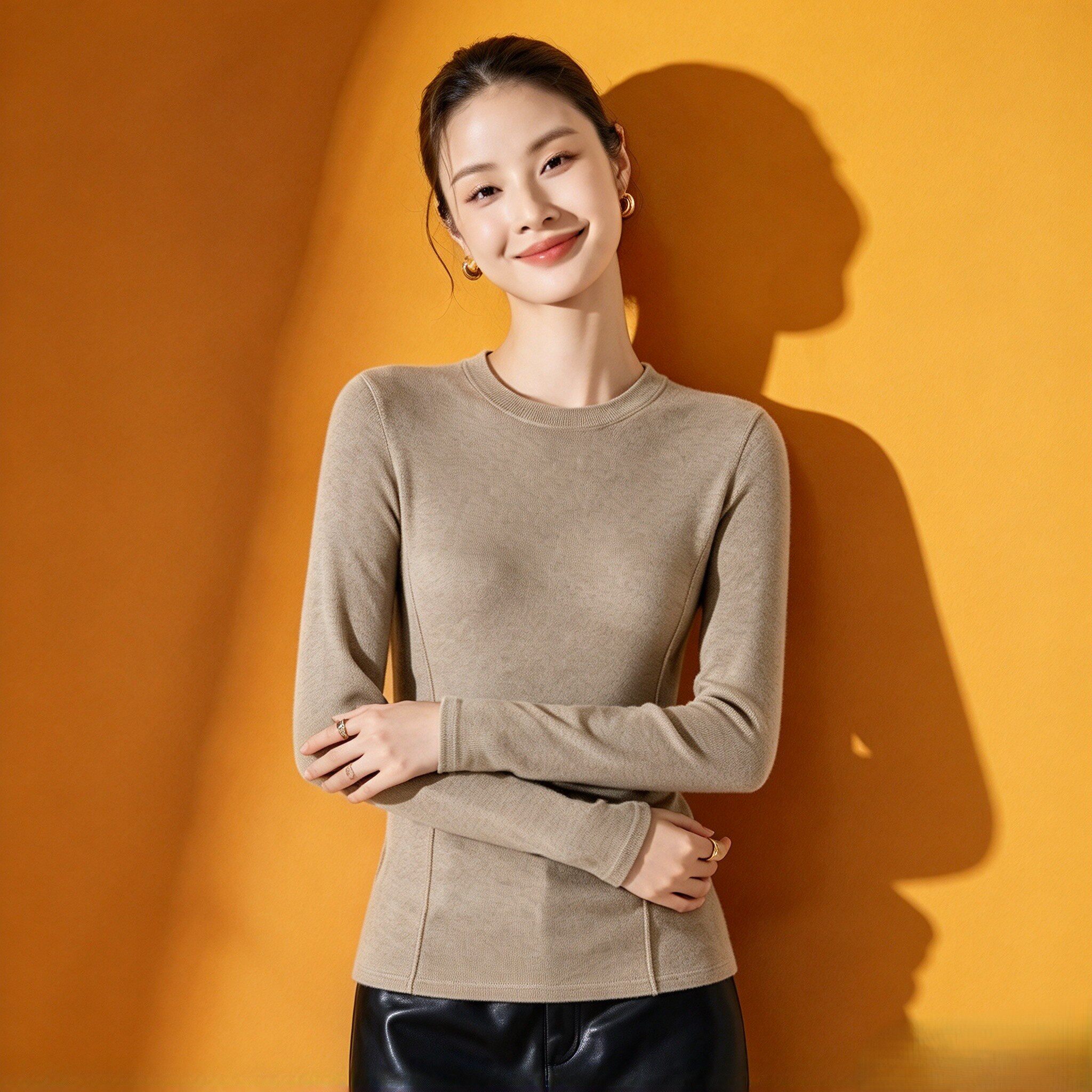 秋冬圆领鱼骨打底衫女长袖内搭高级感洋气修身发热外穿保暖上衣