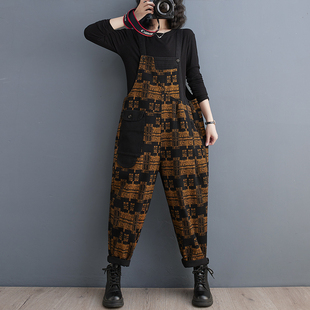 胖mm宽松显瘦洋气减龄大口袋九分格子牛仔背带裤 春季 女裤 大码 新款