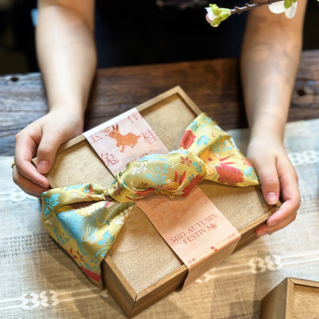 2025中秋节新款广式流心月饼盒包装礼盒冰皮蛋黄酥礼品盒伴手礼盒