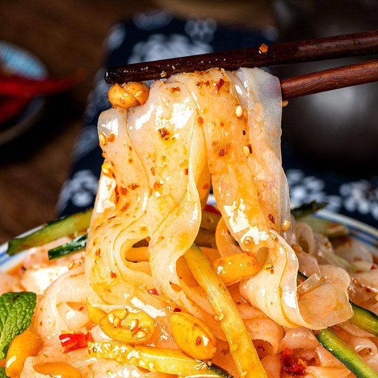 魔芋凉皮网红零食主食即食魔芋擀面皮粉丝方便面速食代餐饱腹食品