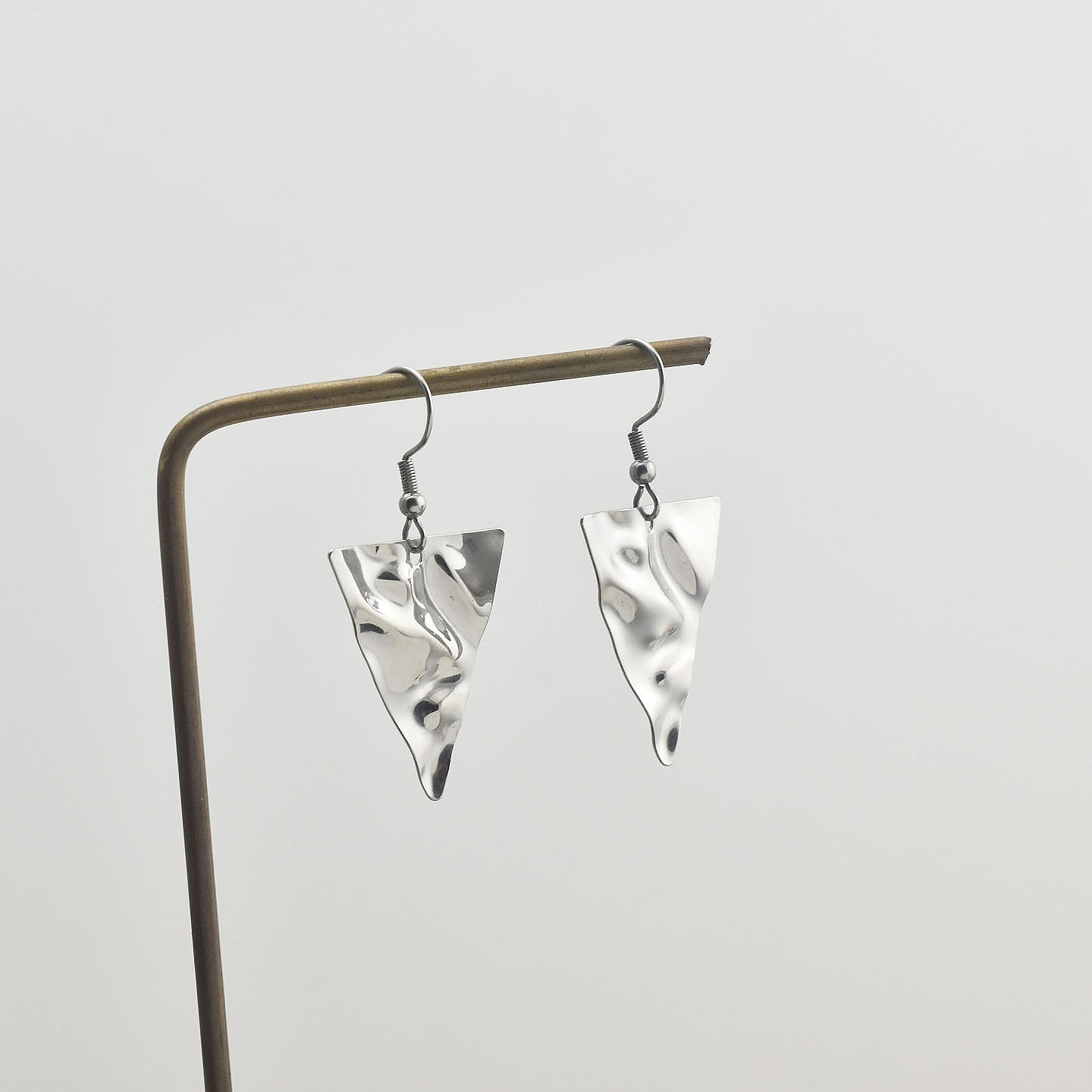 时尚个性银色三角形耳环几何造型耳饰无耳洞弹簧耳夹女夸张耳坠