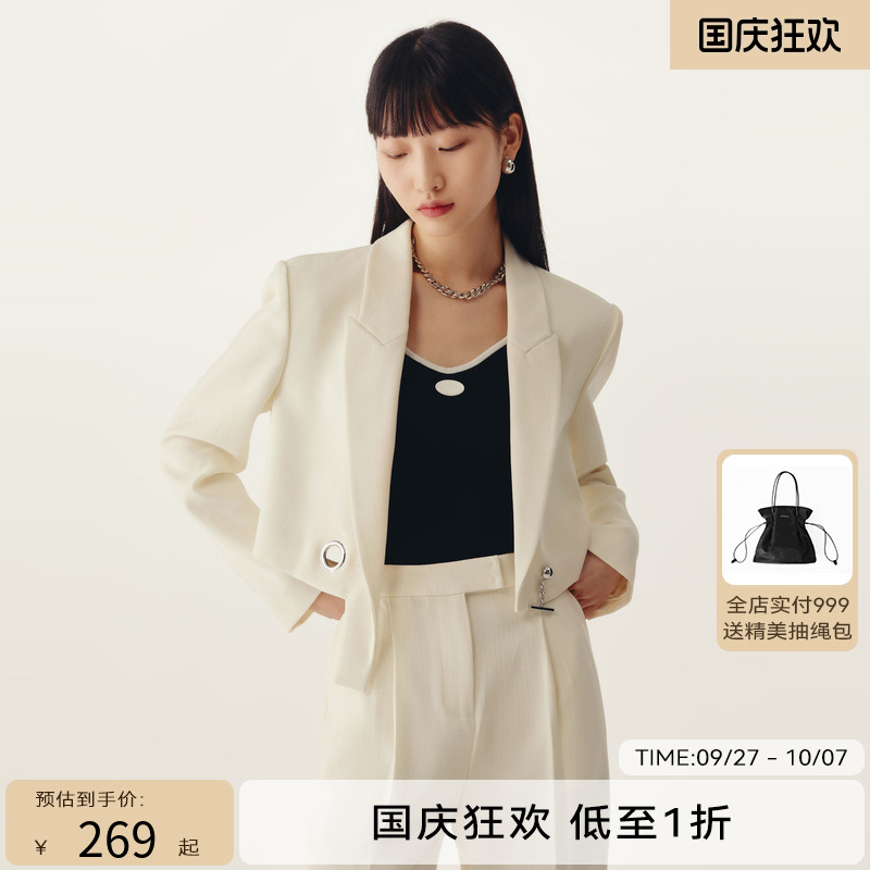 HPLY荷比俪秋新款女枪驳领金属环扣宽肩短外套HDC32520059