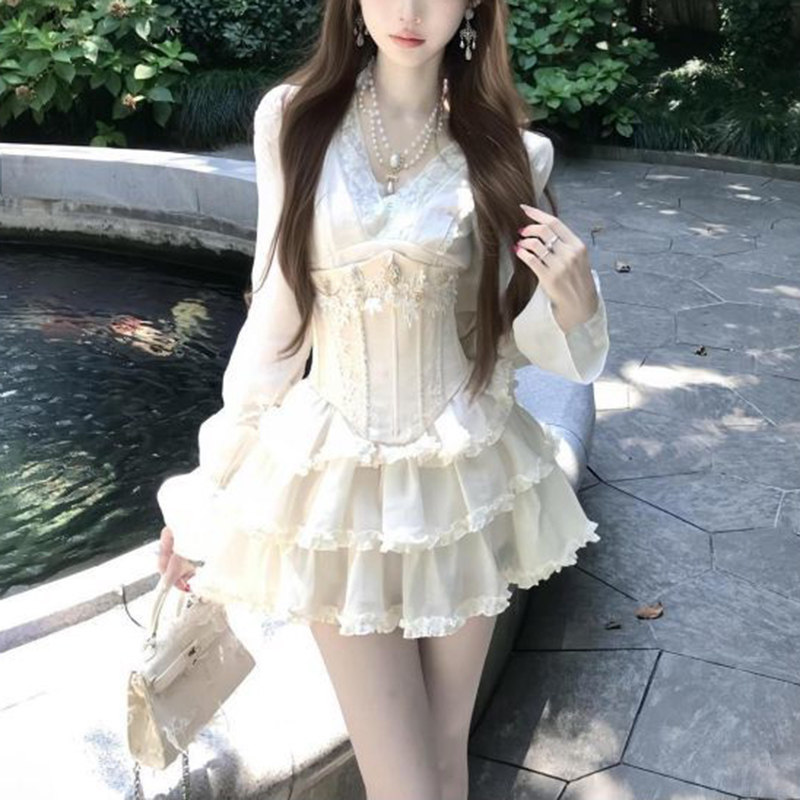蕾丝拼接连衣裙收腰显瘦腰封套装