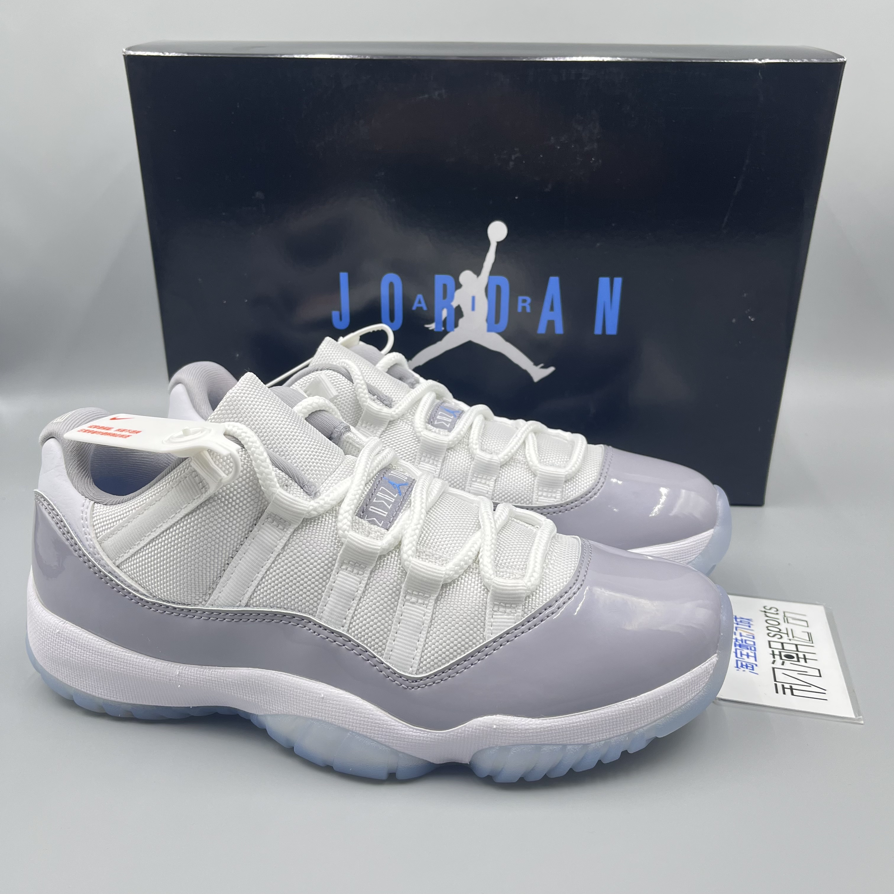 AJ11白灰低帮复古休闲篮球鞋