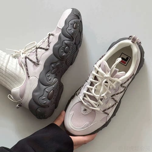 斐乐猫爪6代淡灰紫运动老爹鞋