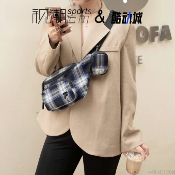 斐乐深黑简约潮流百搭灯芯绒腰包