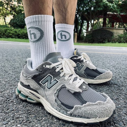 NB2002R云雨灰不规则解构休闲鞋