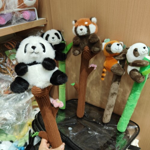 成都熊猫基地花花熊猫毛绒公仔按摩棒玩偶解压小熊猫浣熊儿童礼物