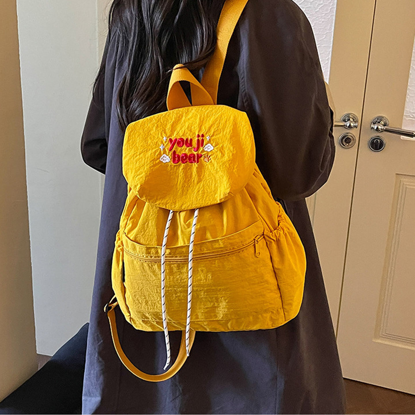 日系ins小众女生轻便双肩包