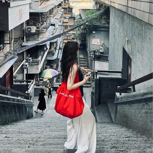 韩版包包ins红色帆布包女2026新款大容量单肩包夏天慵懒风托特包