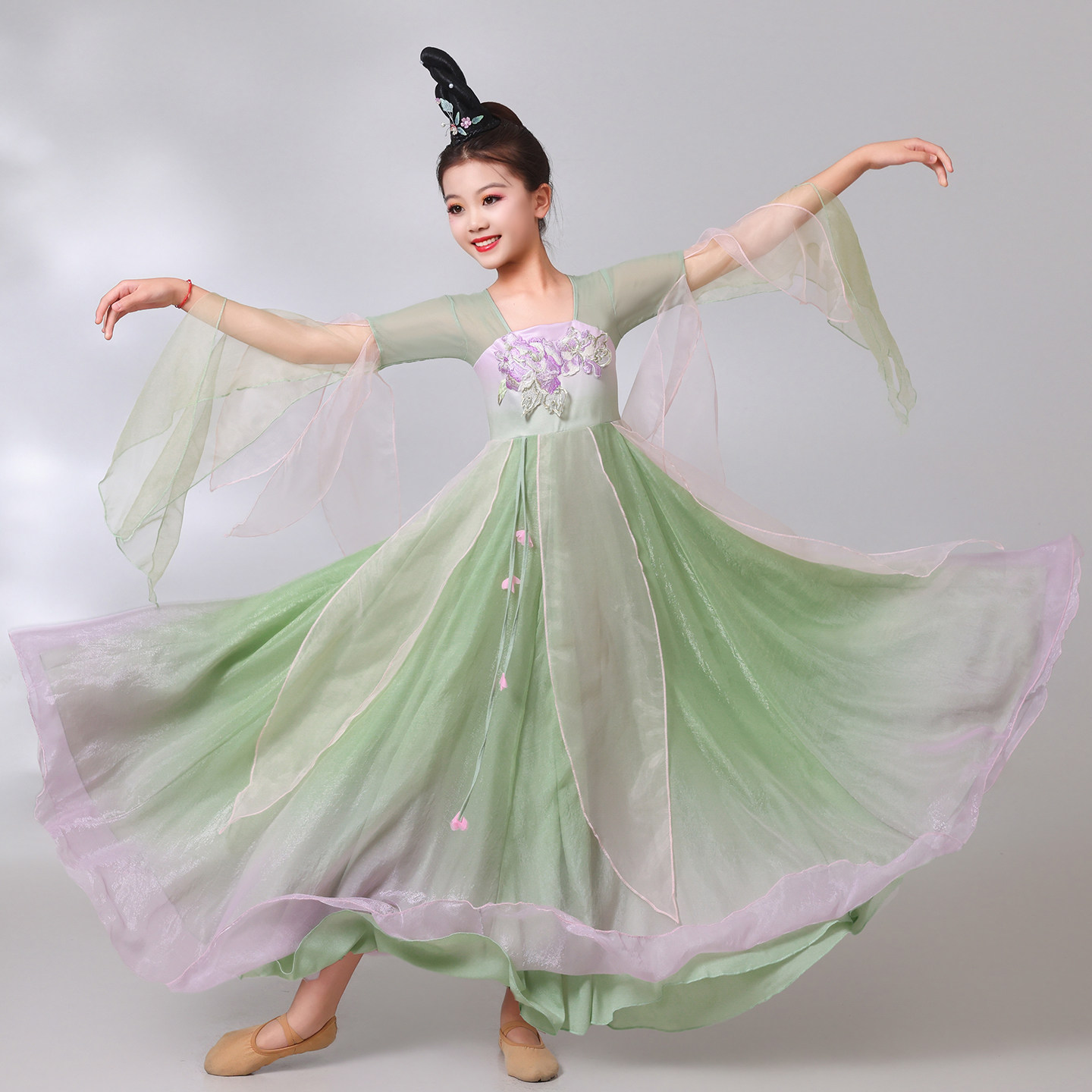 咏春女童古典舞舞蹈演出服飘逸图片