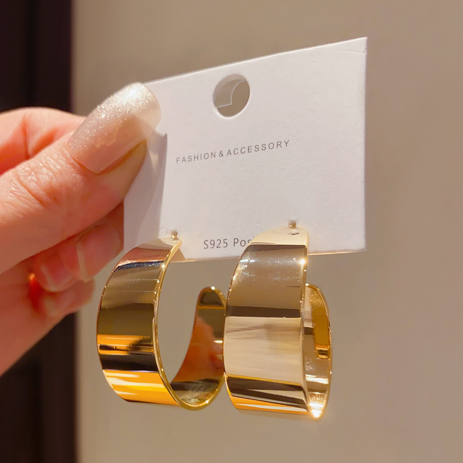 欧美风设计感夸张金色宽边大圈圈耳环女小众气质925银针耳圈耳饰