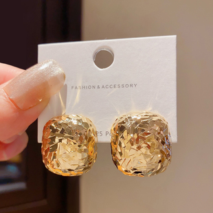 夸张设计感肌理几何方形金色耳钉女高级感轻奢气质夸张大耳环耳饰