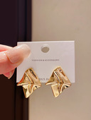 2025年新款 复古褶皱金属冷淡风几何不规则耳钉女小众18K金色耳饰