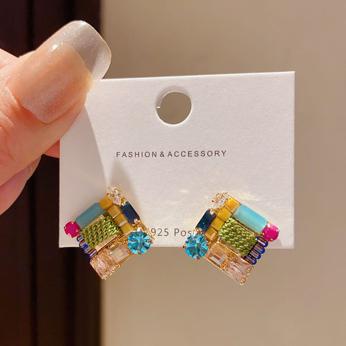 2025年新款多巴胺彩色几何方形耳钉女高级感轻奢小众独特气质耳饰