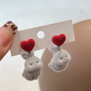 韩国2025新款 可爱植绒秋冬立体甜美少女爱心兔子耳环毛绒百搭耳饰