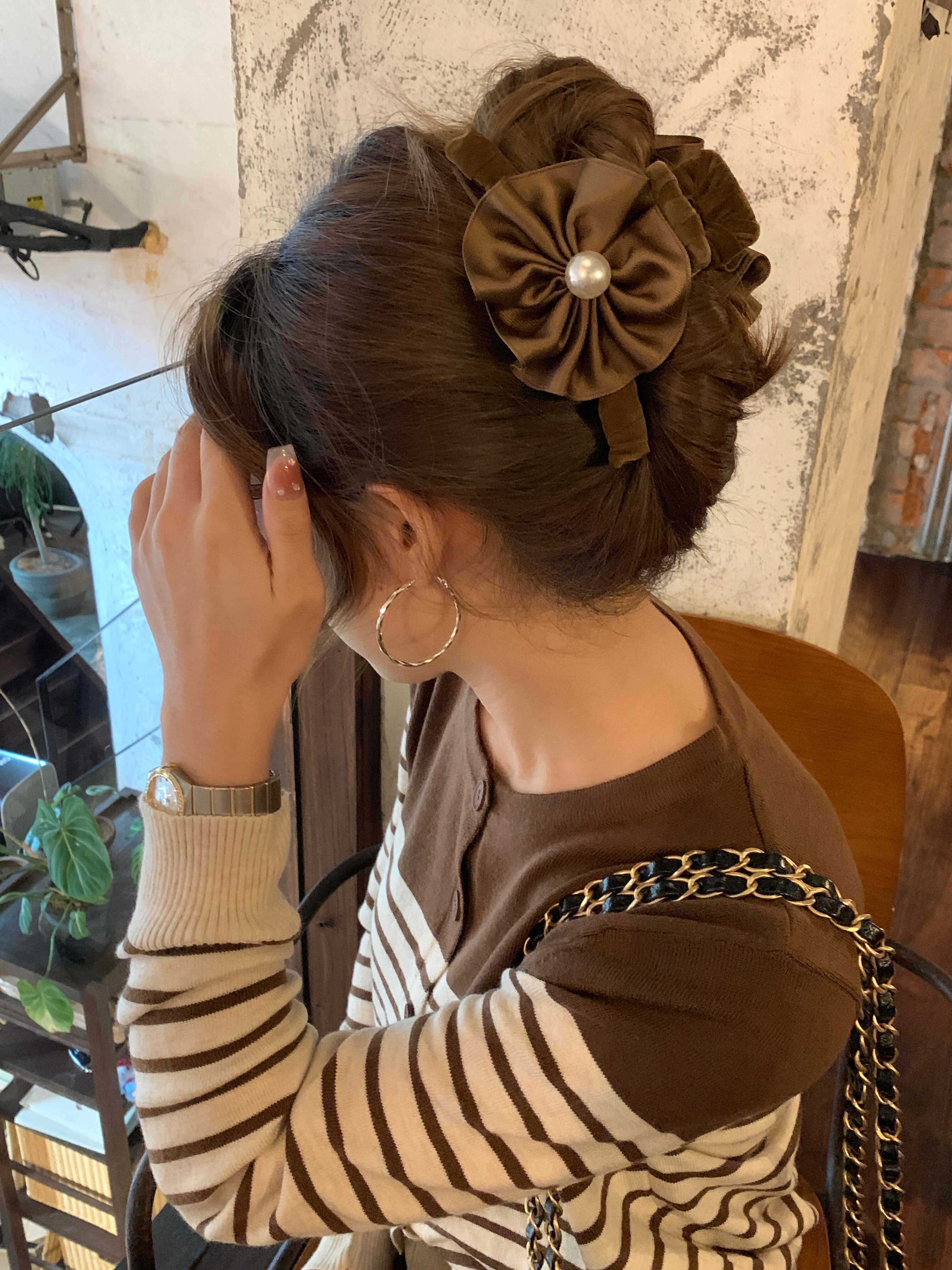 韩国焦糖色缎面珍珠纯手工抓夹花朵高级感气质发抓发量多大号发饰