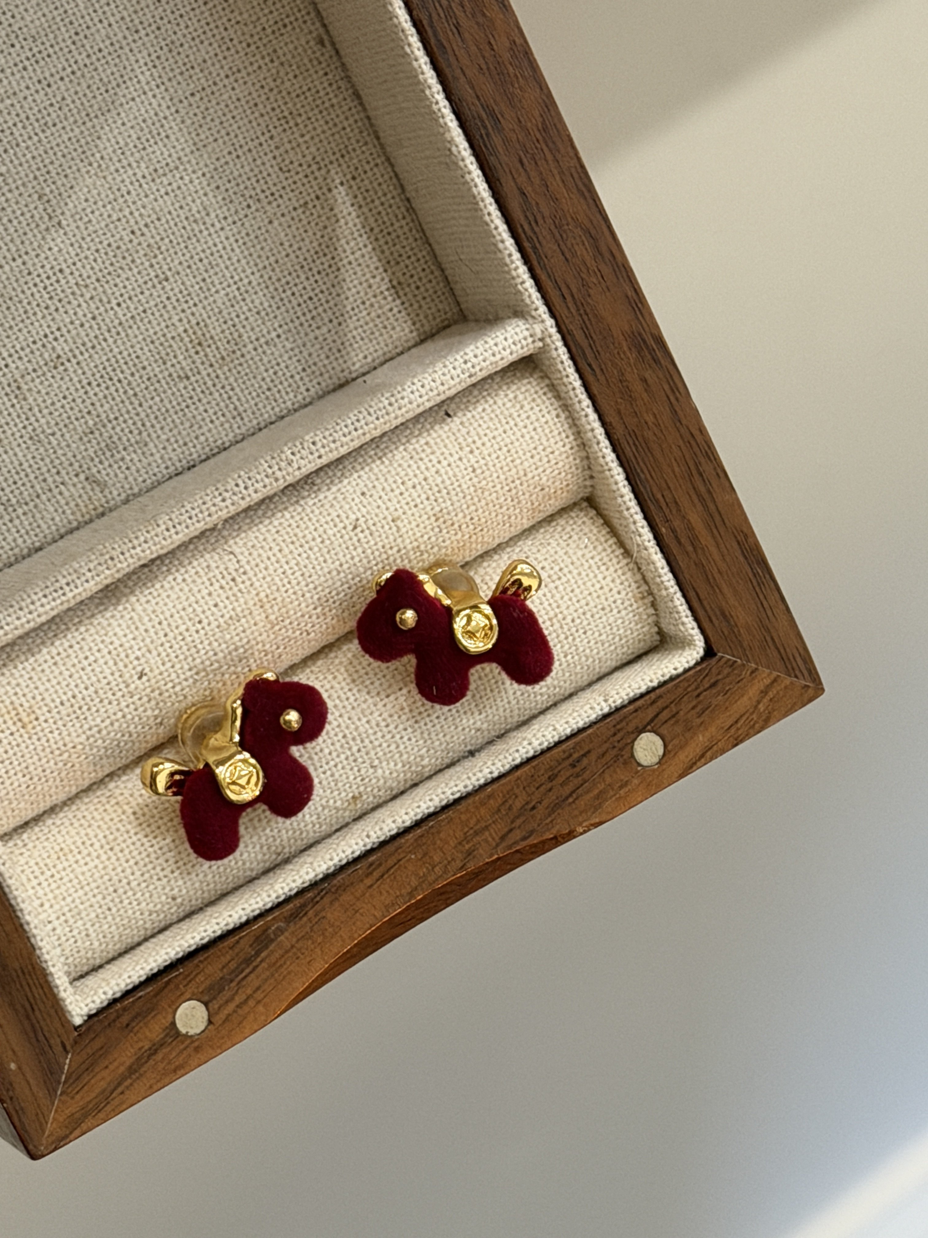 新品减5韩国过年丝绒小马耳钉女2026新款气质耳环高级感耳饰,饰品/流行首饰/时尚饰品新,耳钉,淘宝优惠券,粉丝福利购,淘宝优惠卷