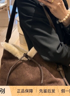 奢店代购 2025新款 LV/路易威登 CARRYALL 小号绒面皮手袋 M26421