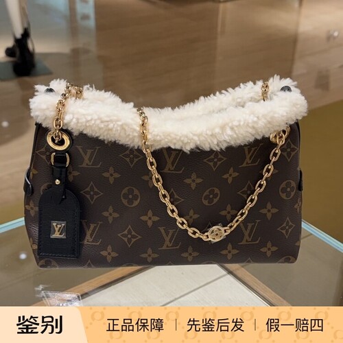 奢店代购 2025新款 LV/路易威登 CARRYALL BB 羊羔毛手袋 M26568