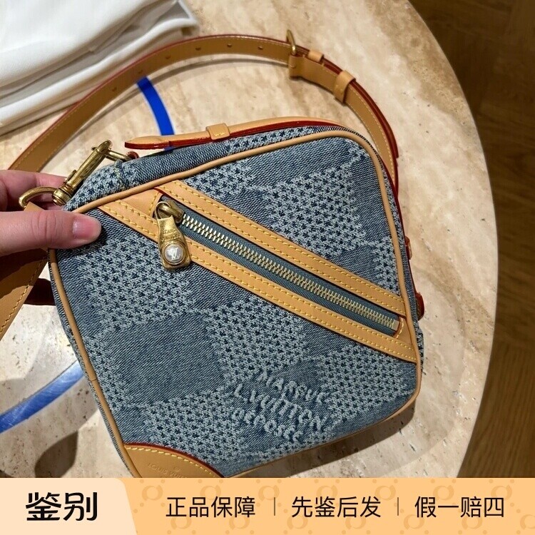 新款 奢店代购 2024 LV/路易威登 CHESS 牛仔布方块邮差包 N40706