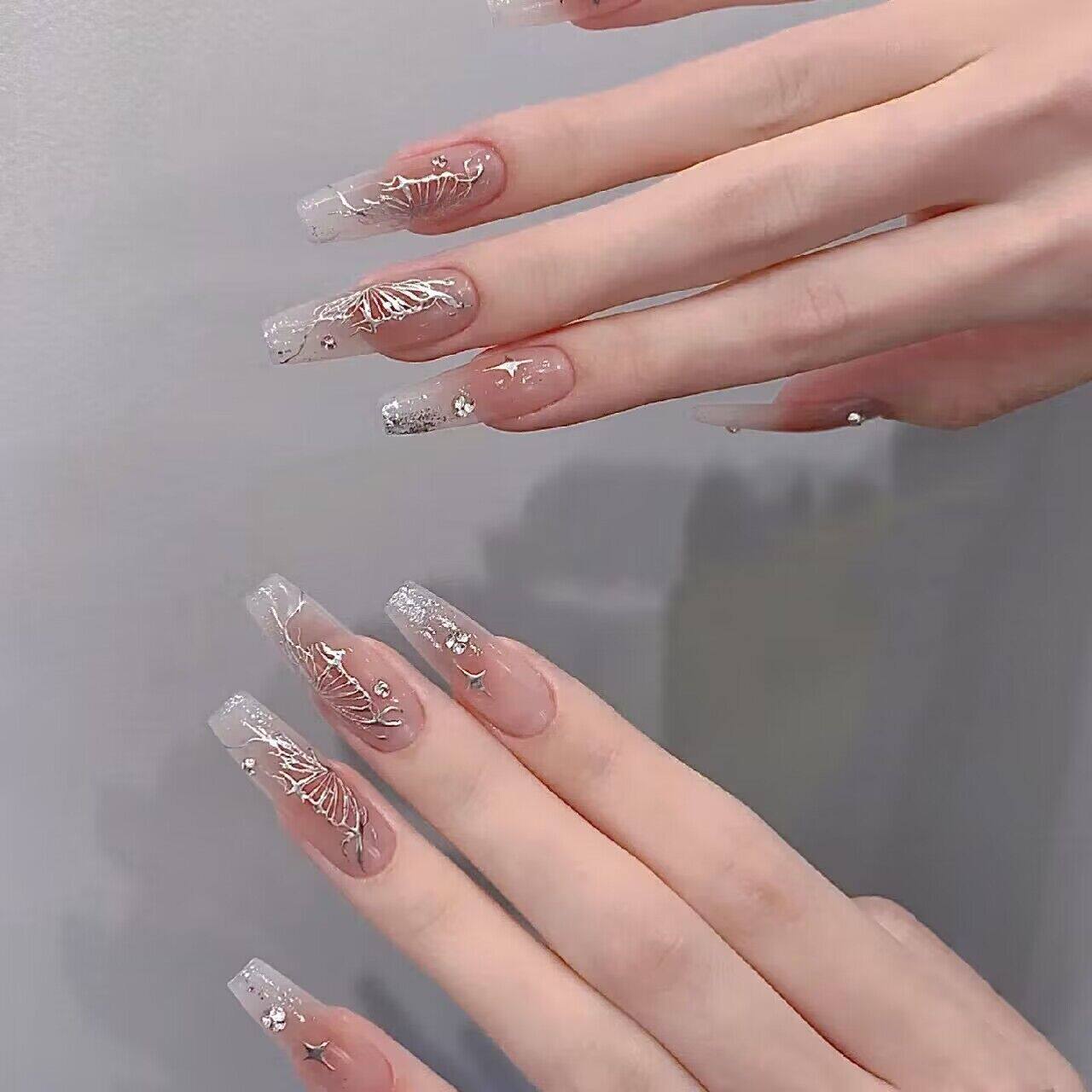 长款美甲纯手工穿戴甲显白假指甲银色蝴蝶甲片小红书同款抖音美甲