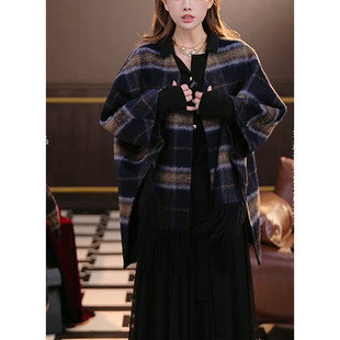 吞吞穿搭日记【约定爱丁堡】英伦贵族千金 复古格纹披肩大衣
