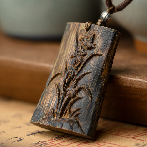 莺歌绿奇楠沉香99分随形雕刻兰花吊坠脖挂s925银纯手工编绳可调节