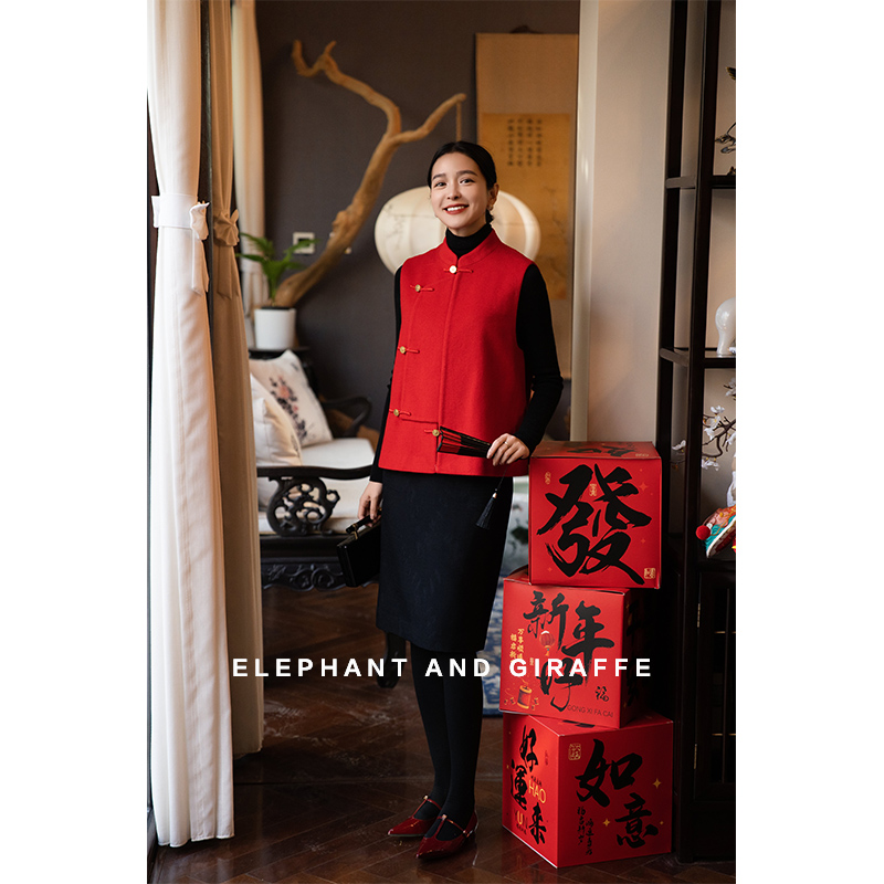 大象和长颈鹿 五福临门 中国红过年毛呢新中式金币扣马甲 412231