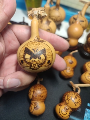 天然文玩草里金独霸手捻葫芦愤怒小鸟国家非遗烙画手机包链手把件