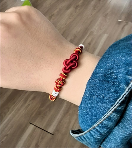 DIY新款本命年红绳手链女手工编织转运珠情侣款小众设计闺蜜礼物