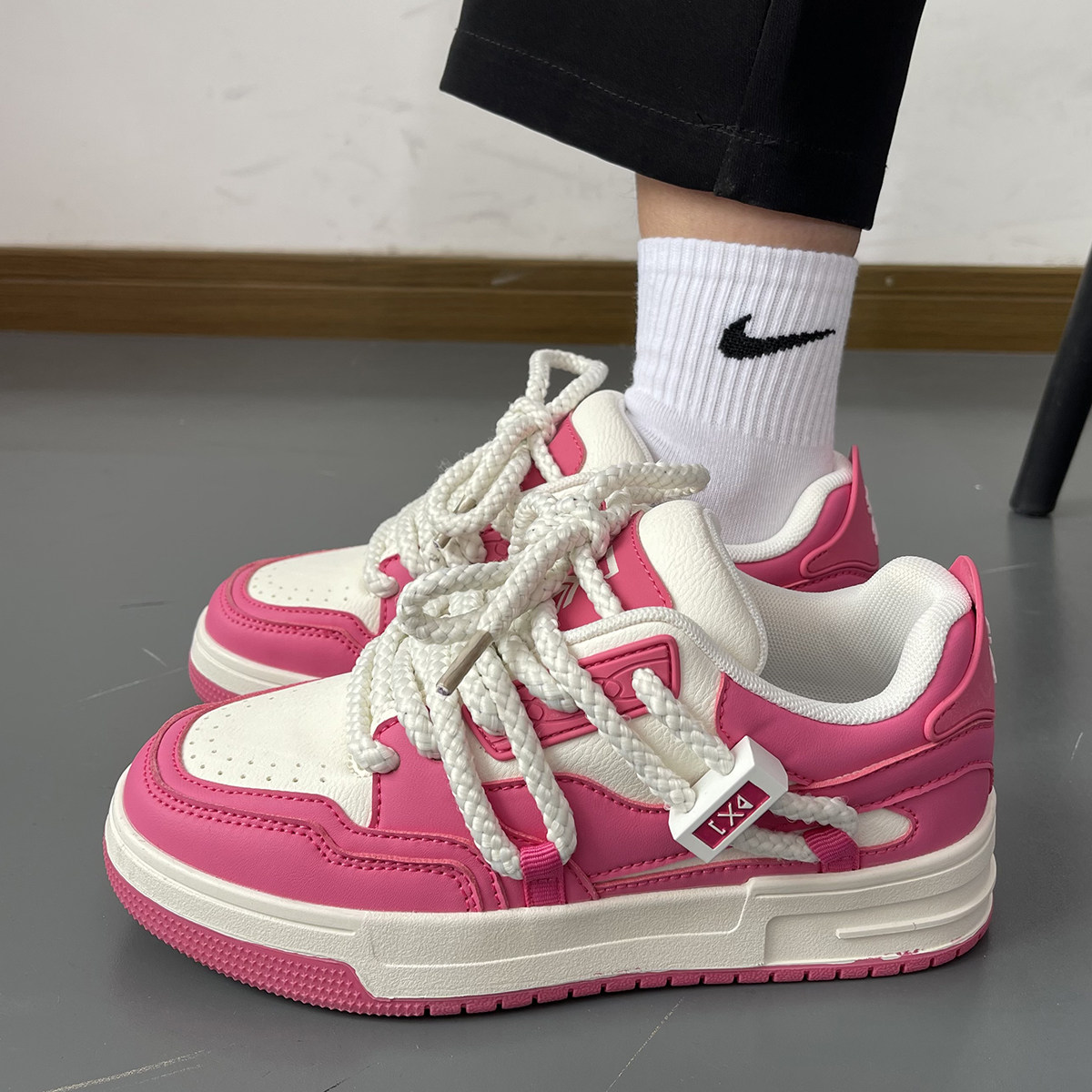 板鞋女2023春季新款ins网红厚底高级感小众设计感百搭运动鞋子女