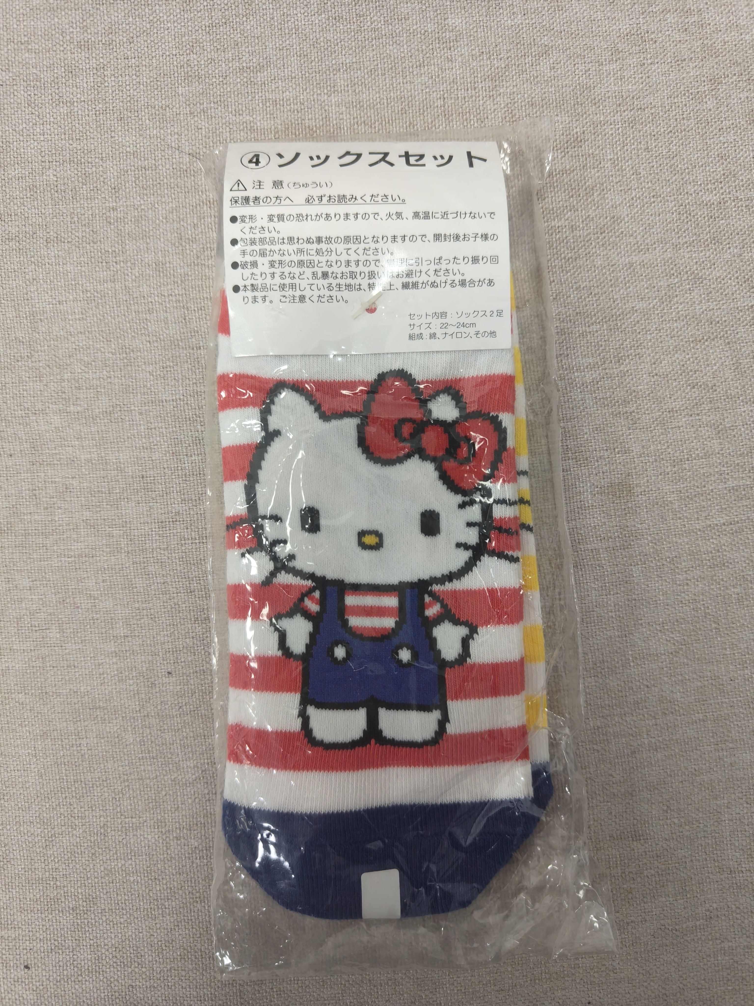 Hellokitty稀有2017年背带裤袜子2双，22-24cm，一般都可以穿