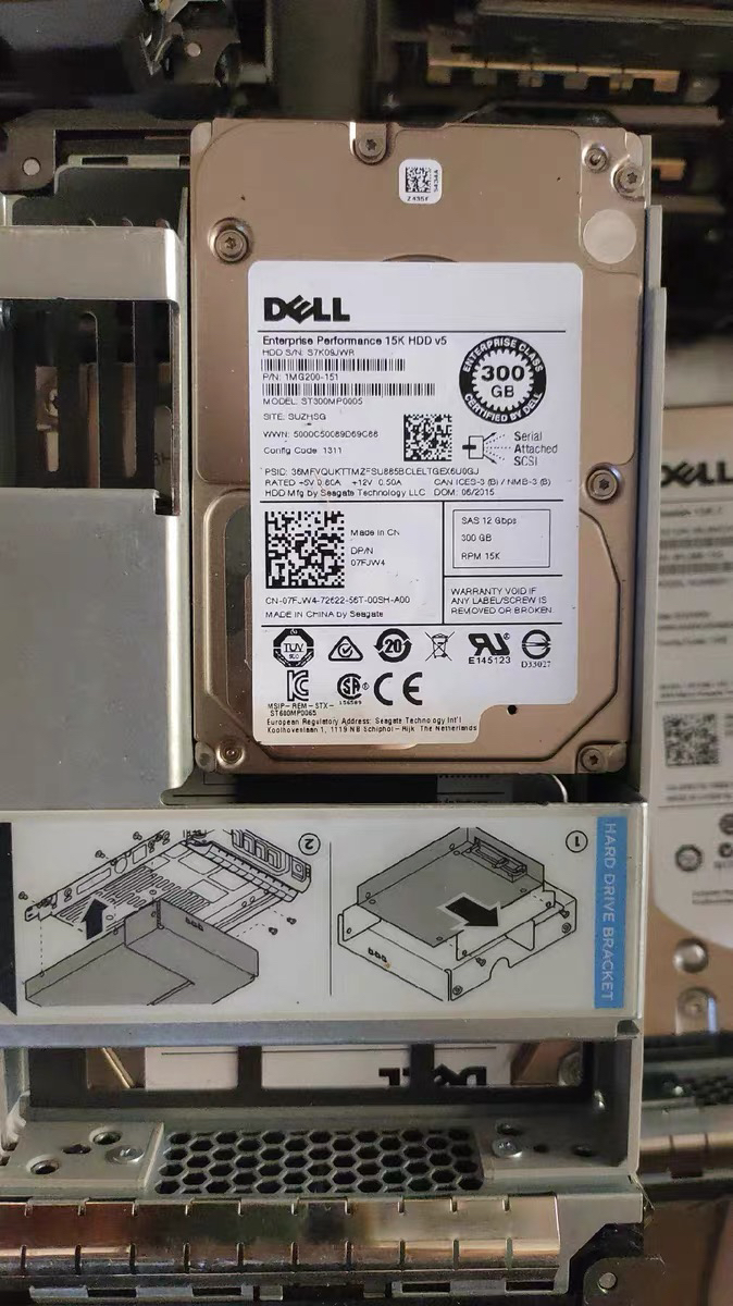 07FJW4 1MG200-151 300GB 15K SAS 12Gb/s硬盘 2.5寸07FJW4