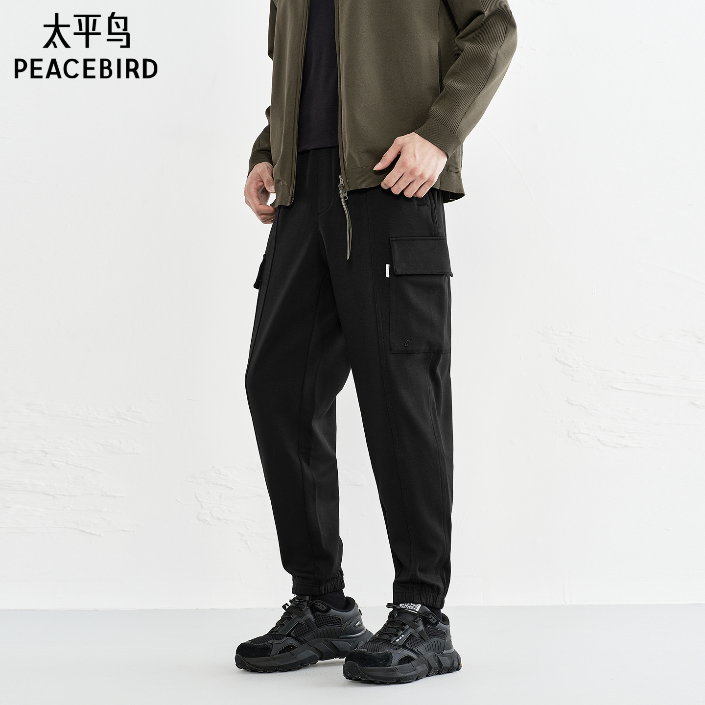 太平鸟男装 弹力面料黑色束脚抽绳休闲裤男工装口袋抽绳运动长裤