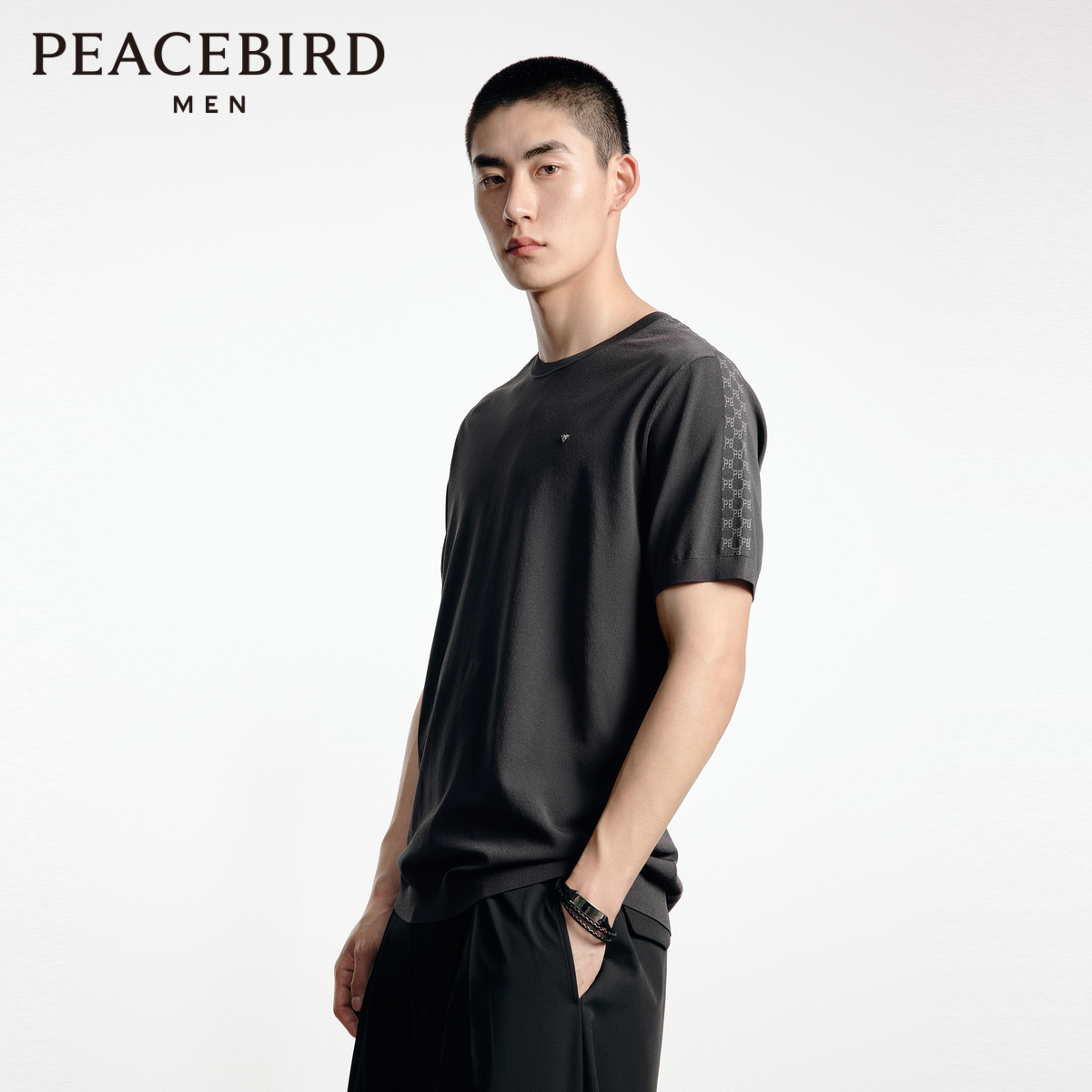 【音乐青年】太平鸟男装 舒适修身胸口刺绣T恤 B1EED3103