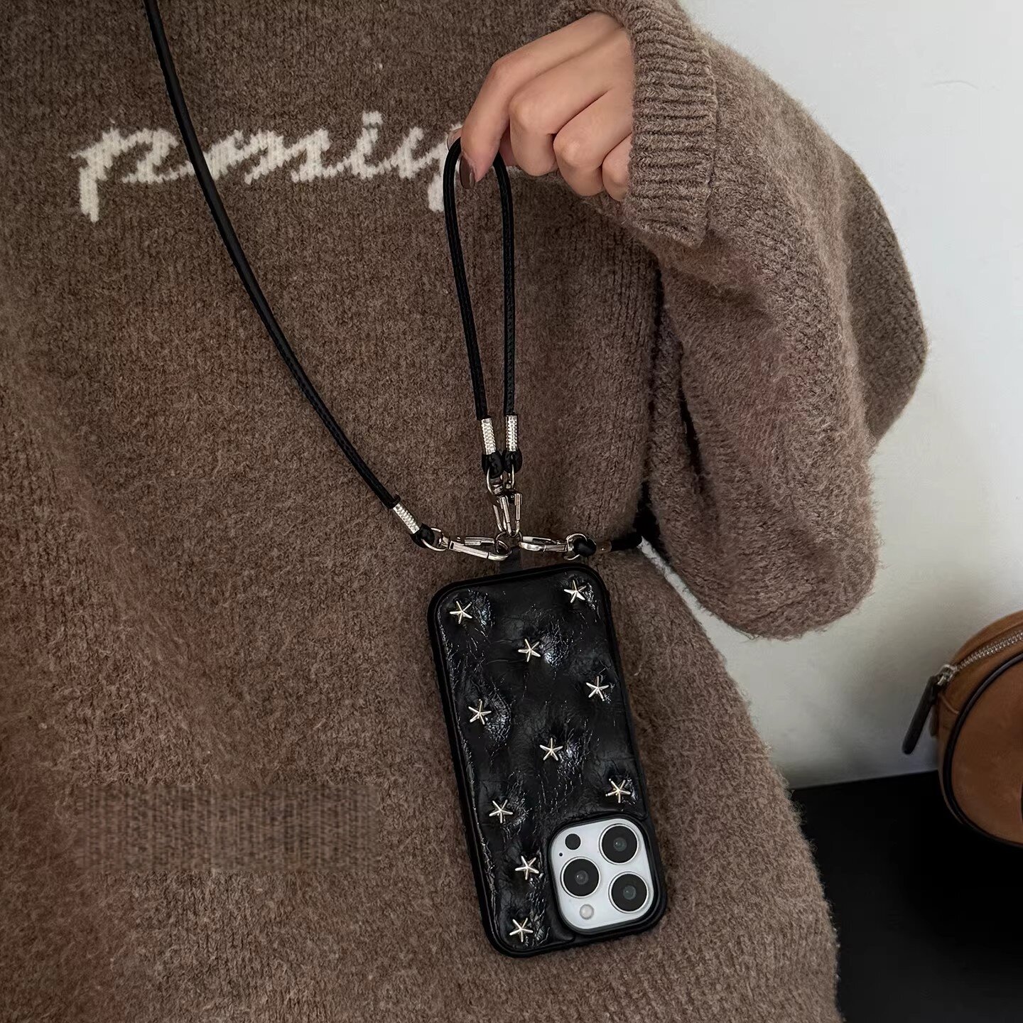 甜酷油蜡感黑皮银星星ins韩风14promax适用17pro苹果17ProMax手机壳iPhone16pro斜挎挂绳13保护套15Pro女高级