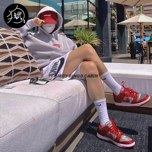 NikeDunkLow女子红绿丝绸板鞋