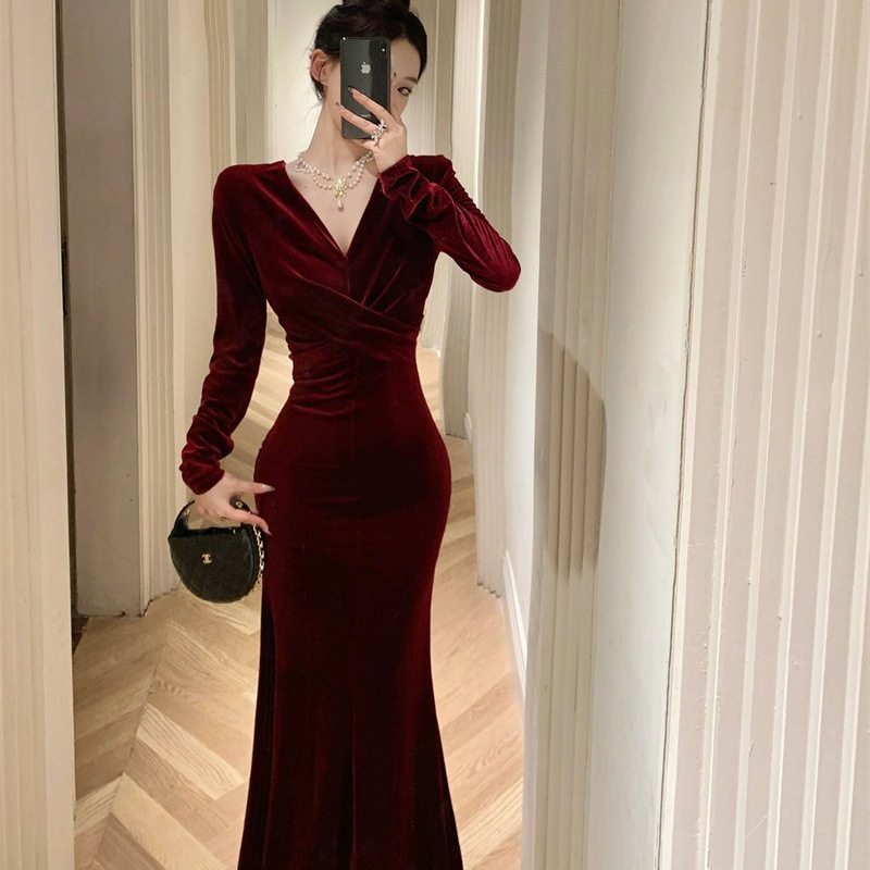 红色礼服裙高级质感晚礼服秋冬修身气质金丝绒连衣裙鱼尾显瘦新年