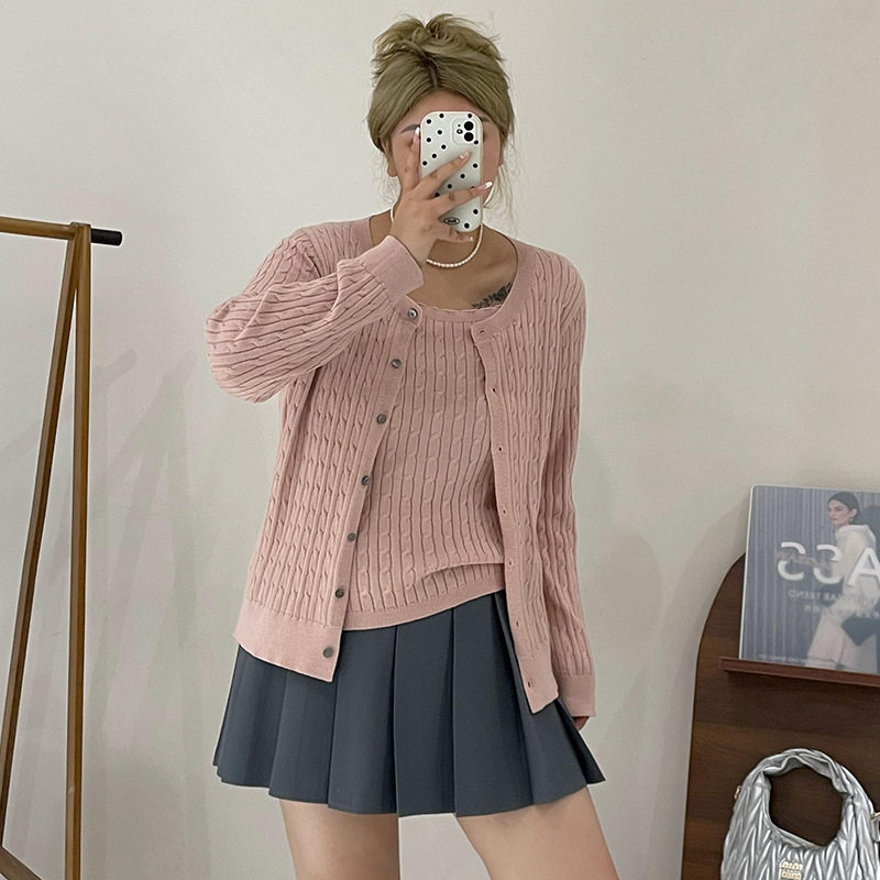 慵懒感麻花纹理感针织套装2024秋款胖mm开衫外套女内搭吊带两件套,女装/女士精品,时尚套装,淘宝优惠券,粉丝福利购,淘宝优惠卷