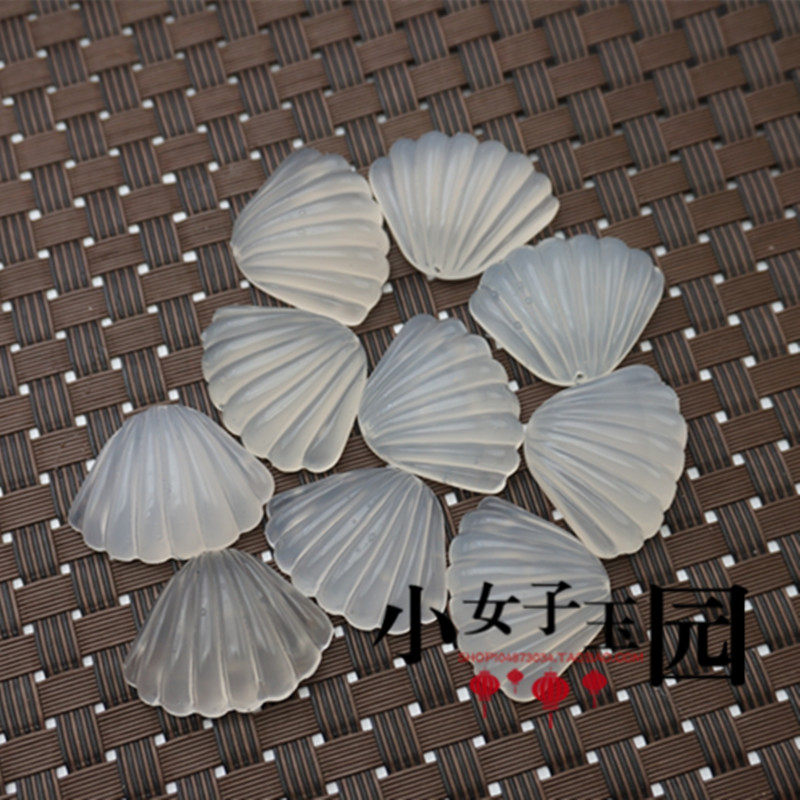 玛瑙贝壳小吊坠玉髓扇贝河蚌挂件diy手工扇形配饰项坠颈饰钥匙扣