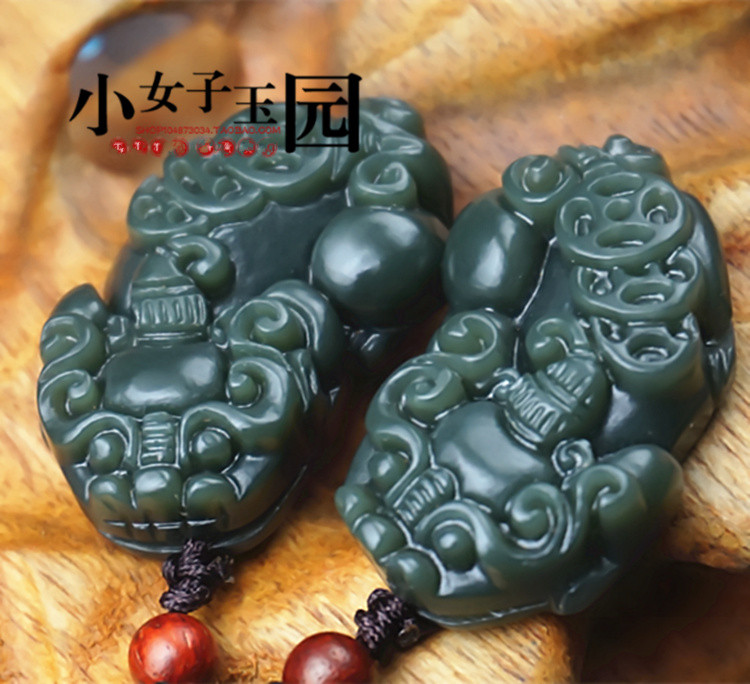 天然和田玉貔貅吊坠挂件青玉山料