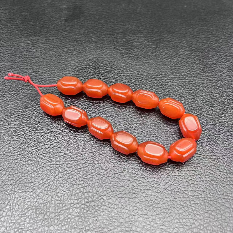 红玛瑙灯笼珠手链一条
